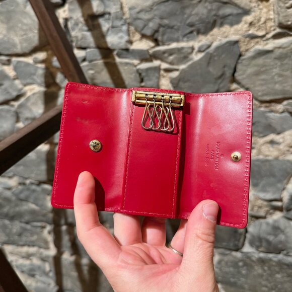 Louis Vuitton Vintage Red Vernis Monogram 4 Key Holder - Picture 10 of 16